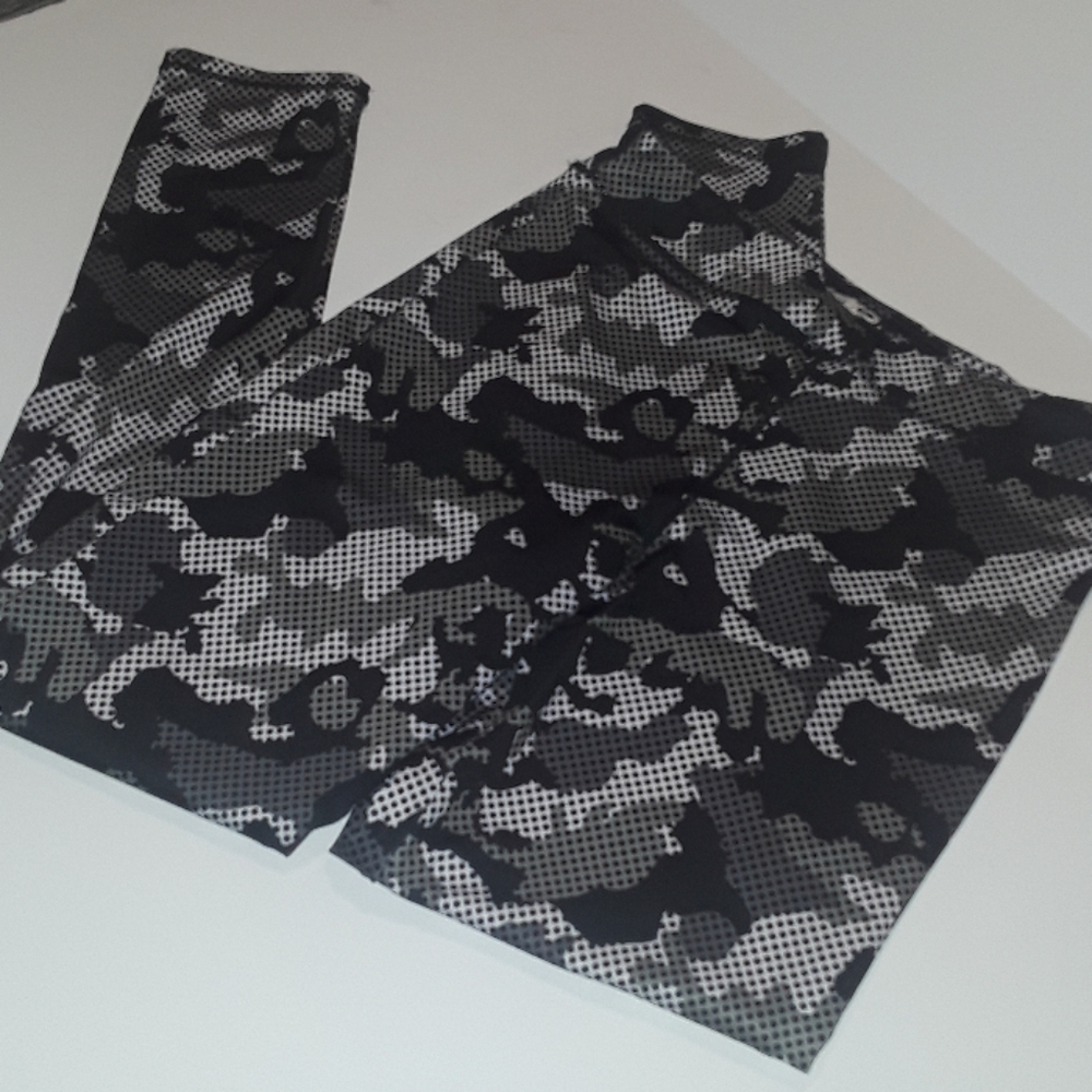 Women's black S2 sportswear camo leggings xl
